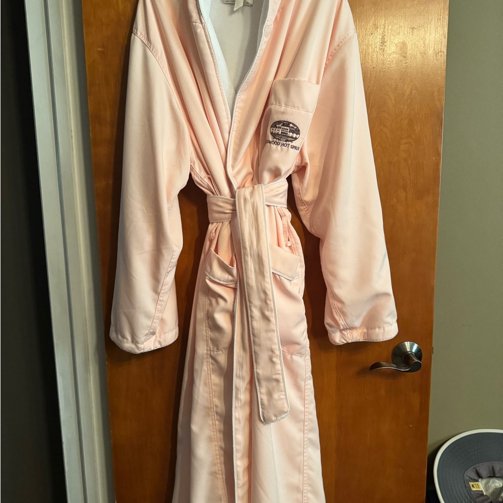 Women's XL Lush Pink Bathrobe - Picture 2 of 7